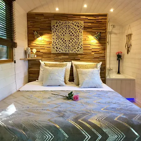 Aparthotel Spa & Jacuzzi- Le Domaine De La Tour 5*