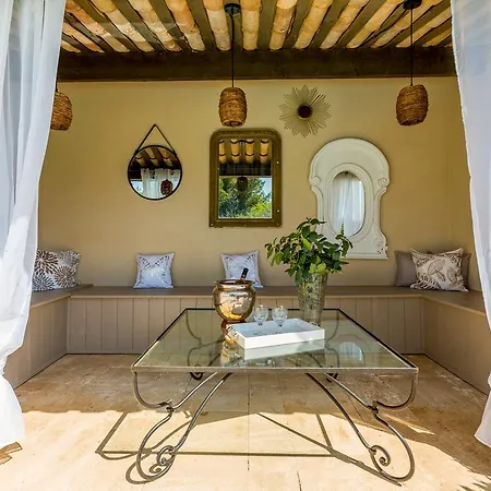 Aparthotel Spa & Jacuzzi- Le Domaine De La Tour Aix-en-Provence