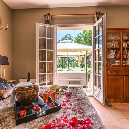 Aparthotel Spa & Jacuzzi- Le Domaine De La Tour 5*